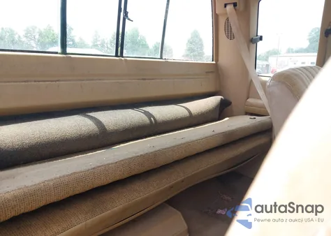 1988 Chevrolet Gmt-400 K2500 z USA, uszkodzony, nr VIN 2GCFK29K6J1202951